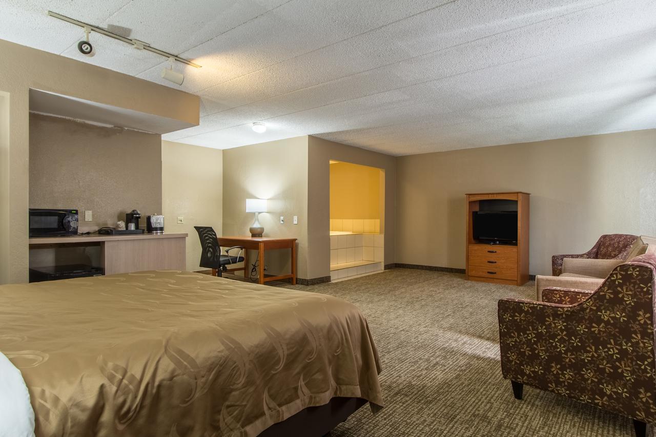 Greenridge Hotel Wickliffe Esterno foto